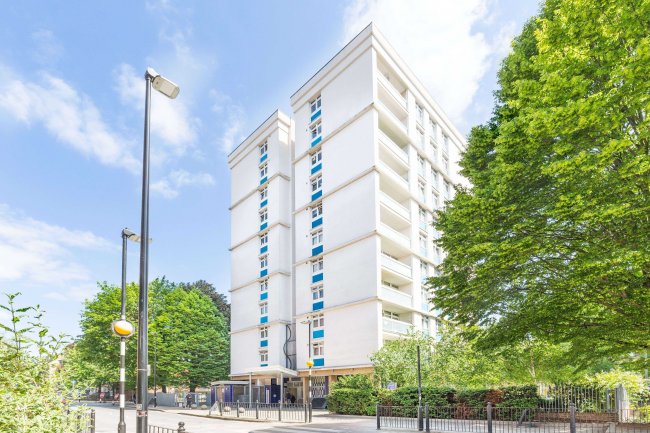 Flat 31 Ballinger Point, Bromley High Street, London, E3 3EH 2