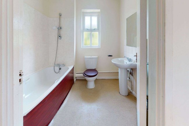 24 Crusoe Mews, London, N16 0BQ 4