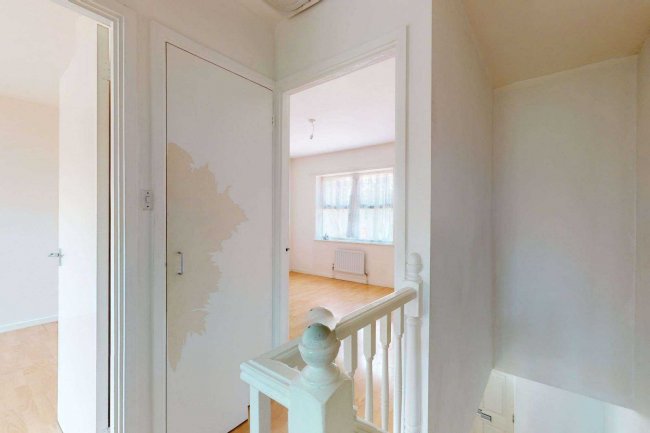 24 Crusoe Mews, London, N16 0BQ 4