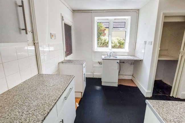 4 Dovedale Close, Welling, Kent, DA16 3BU 4