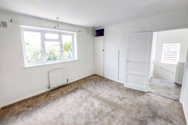 4 Dovedale Close, Welling, Kent, DA16 3BU 4