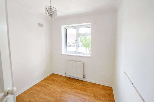 4 Dovedale Close, Welling, Kent, DA16 3BU 4