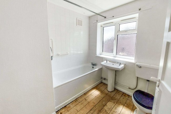 4 Dovedale Close, Welling, Kent, DA16 3BU 4