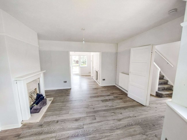 4 Dovedale Close, Welling, Kent, DA16 3BU 4