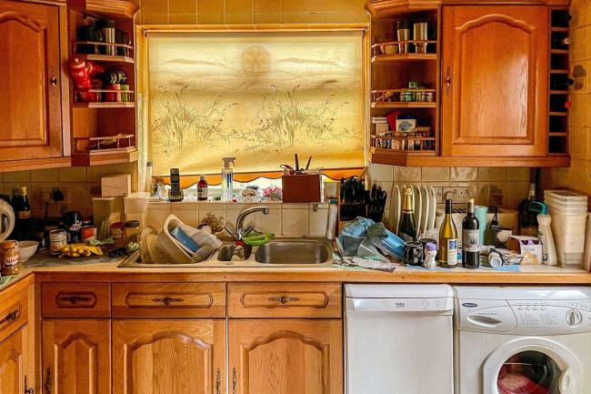 2 St Georges Close, Badshot Lea, Farnham, GU9 9LZ 7