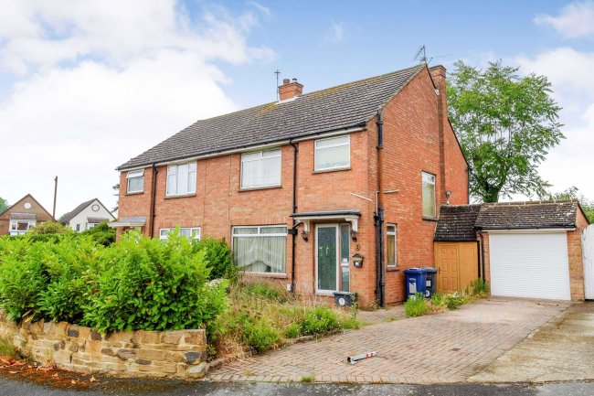 2 St Georges Close, Badshot Lea, Farnham, GU9 9LZ 7