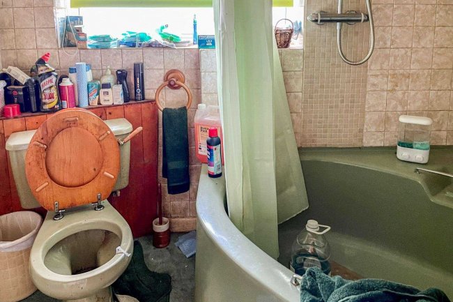 2 St Georges Close, Badshot Lea, Farnham, GU9 9LZ 7