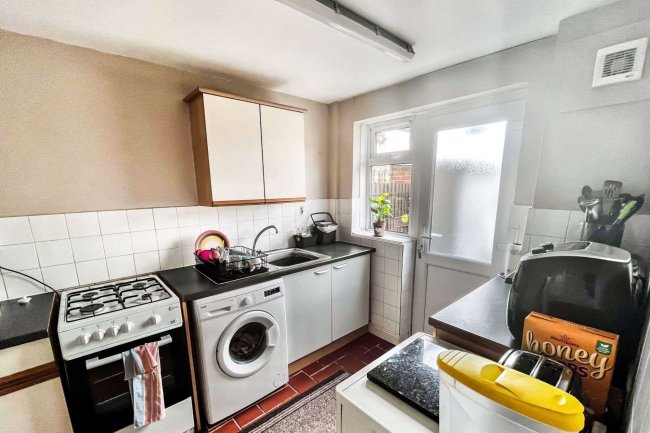 15 Burns Road, Daventry, NN11 9AX 6