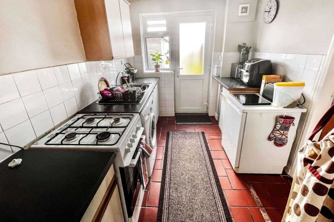 15 Burns Road, Daventry, NN11 9AX 6