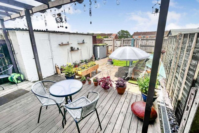 15 Burns Road, Daventry, NN11 9AX 6