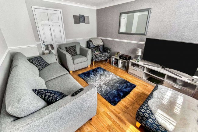 15 Burns Road, Daventry, NN11 9AX 6