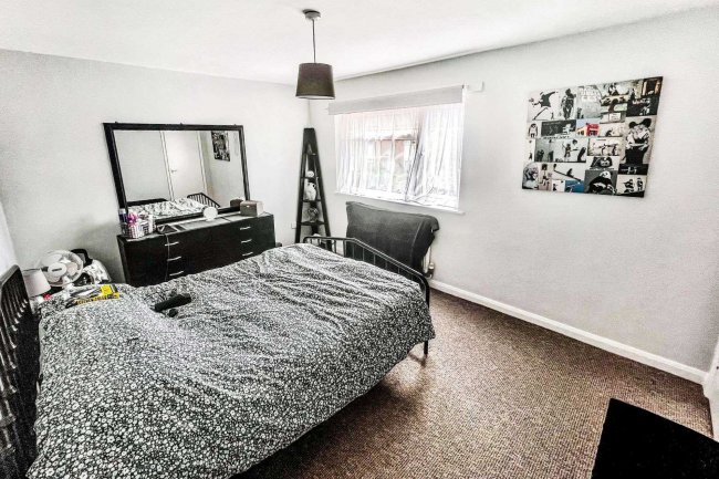 15 Burns Road, Daventry, NN11 9AX 6