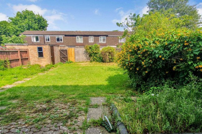 2 Trent Walk, Daventry, NN11 4QF 1