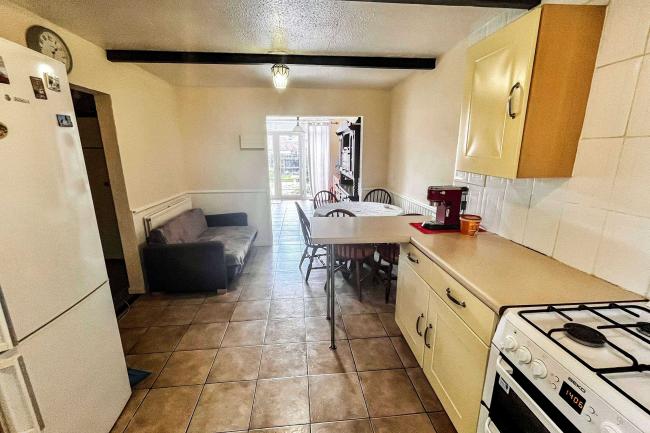 75 The Severn, Daventry, NN11 4QS 10