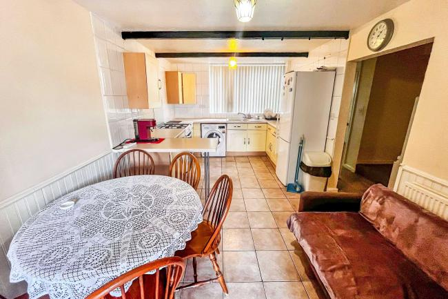 75 The Severn, Daventry, NN11 4QS 10