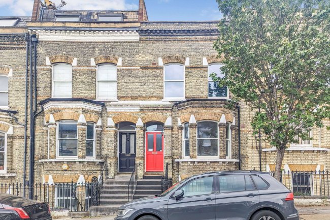 Flats A & B, 56 Salcott Road, Battersea, London SW11 6DE 8