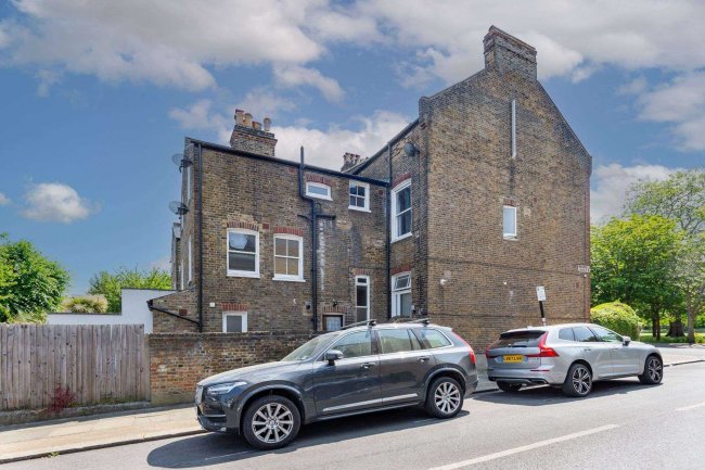 67b Bollingbroke Grove, Battersea London SW11 6HE 1