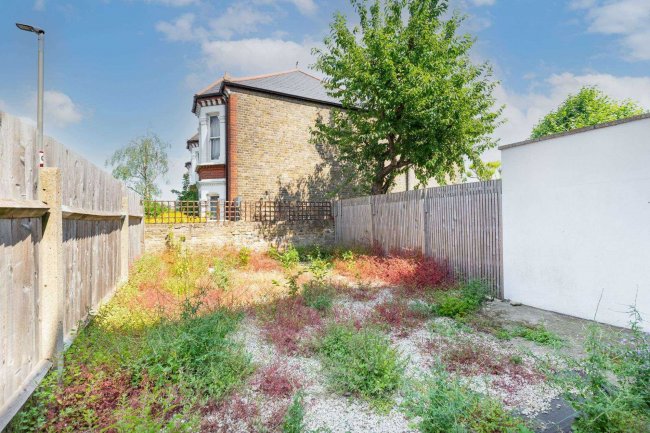 67b Bollingbroke Grove, Battersea London SW11 6HE 1