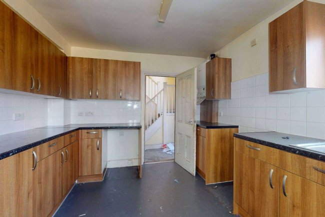 67b Bollingbroke Grove, Battersea London SW11 6HE 1