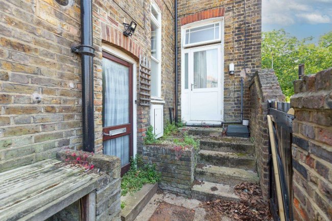 67b Bollingbroke Grove, Battersea London SW11 6HE 1