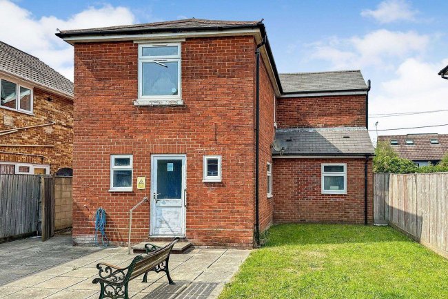 47 Water Lane, Totton, Southampton, SO40 3DG 8