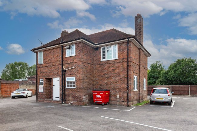 3 High Street & 70 London Road, Bagshot, Surrey, GU19 5AG 1