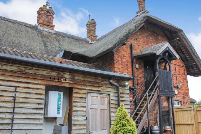 The Red House, Marsh Benham, Newbury, RG20 8LY 9