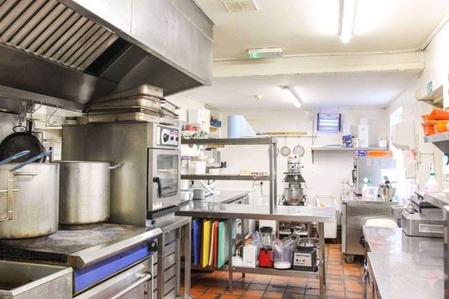 The Red House, Marsh Benham, Newbury, RG20 8LY 9