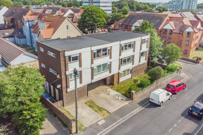Allestree Court, Walton Road, Bognor Regis PO21 1NN 2