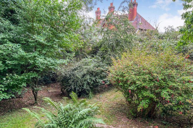 54 Totteridge Lane, High Wycombe HP13 7PZ 9