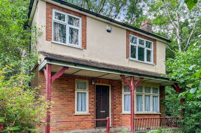 54 Totteridge Lane, High Wycombe HP13 7PZ 9