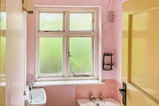 54 Totteridge Lane, High Wycombe HP13 7PZ 9