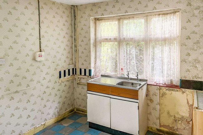 54 Totteridge Lane, High Wycombe HP13 7PZ 9