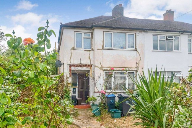 93 Mount Road, Chessington KT9 1JH 8
