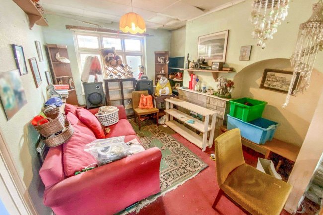 93 Mount Road, Chessington KT9 1JH 8