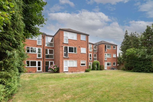 8 Blatchford Court, Hersham Road, Walton-on-Thames, Surrey, KT12 1LA 1