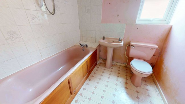 8 Blatchford Court, Hersham Road, Walton-on-Thames, Surrey, KT12 1LA 1