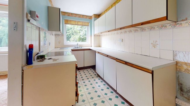 8 Blatchford Court, Hersham Road, Walton-on-Thames, Surrey, KT12 1LA 1