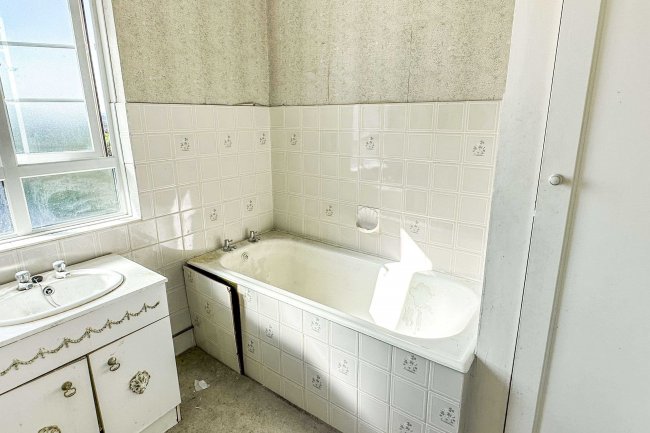 32 Edge Hill Court, Edge Hill, Wimbledon, SW19 4LL 5