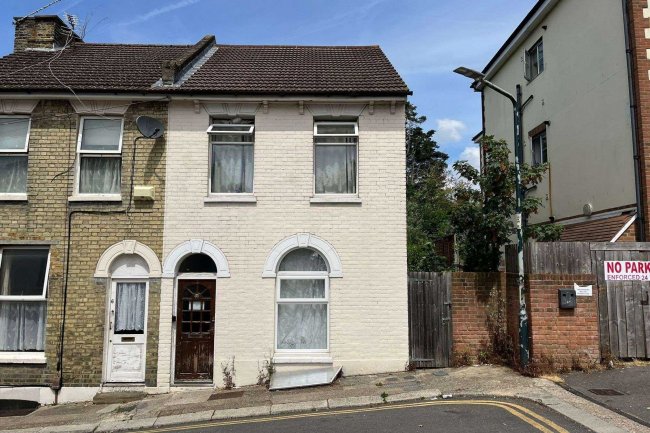 7 Scott's Terrace, Chatham, Kent ME4 6QF 9