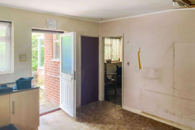 69 Darby Green Lane, Blackwater, Camberley, Surrey, GU17 0DN 7