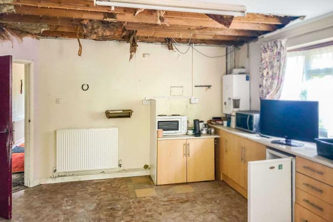 69 Darby Green Lane, Blackwater, Camberley, Surrey, GU17 0DN 7