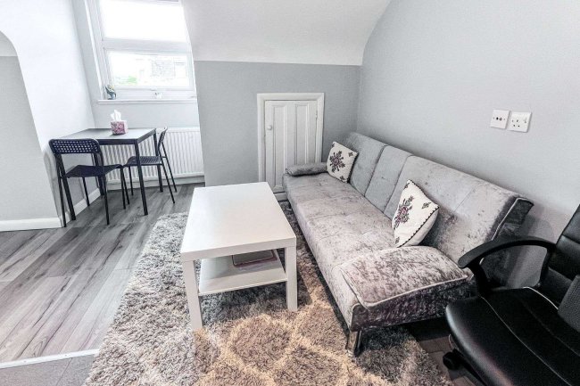 712 Holloway Road, Archway, London, N19 3NH 8