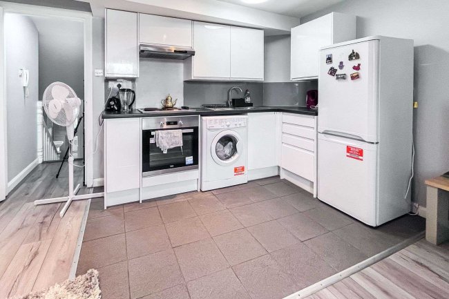 712 Holloway Road, Archway, London, N19 3NH 8