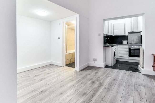 712 Holloway Road, Archway, London, N19 3NH 8