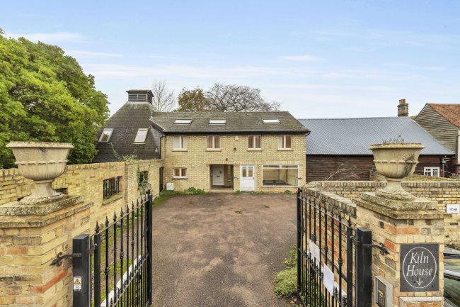 4 Kiln Yard, Baldock Street, Royston, SG8 5AY 7