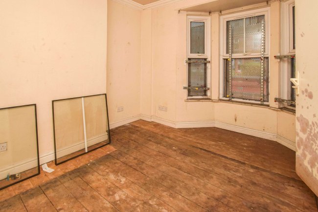 1 Evesham Place, Stratford-upon-Avon, CV37 6HT 3