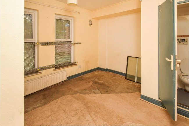 1 Evesham Place, Stratford-upon-Avon, CV37 6HT 3