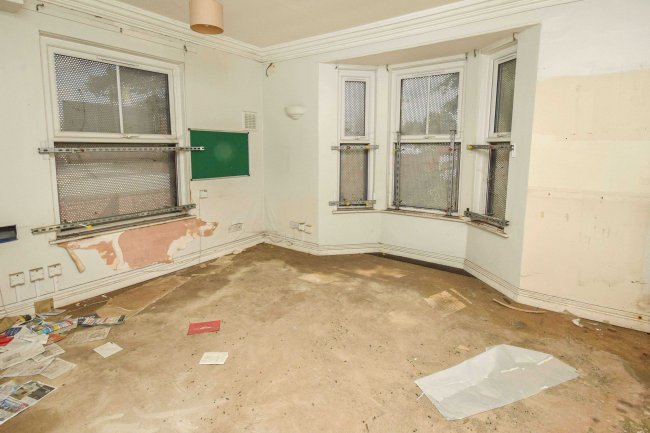 1 Evesham Place, Stratford-upon-Avon, CV37 6HT 3