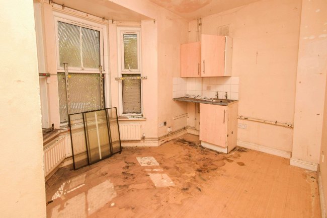 1 Evesham Place, Stratford-upon-Avon, CV37 6HT 3